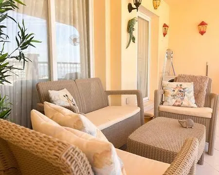 Beautiful With Sea Views! Apartment